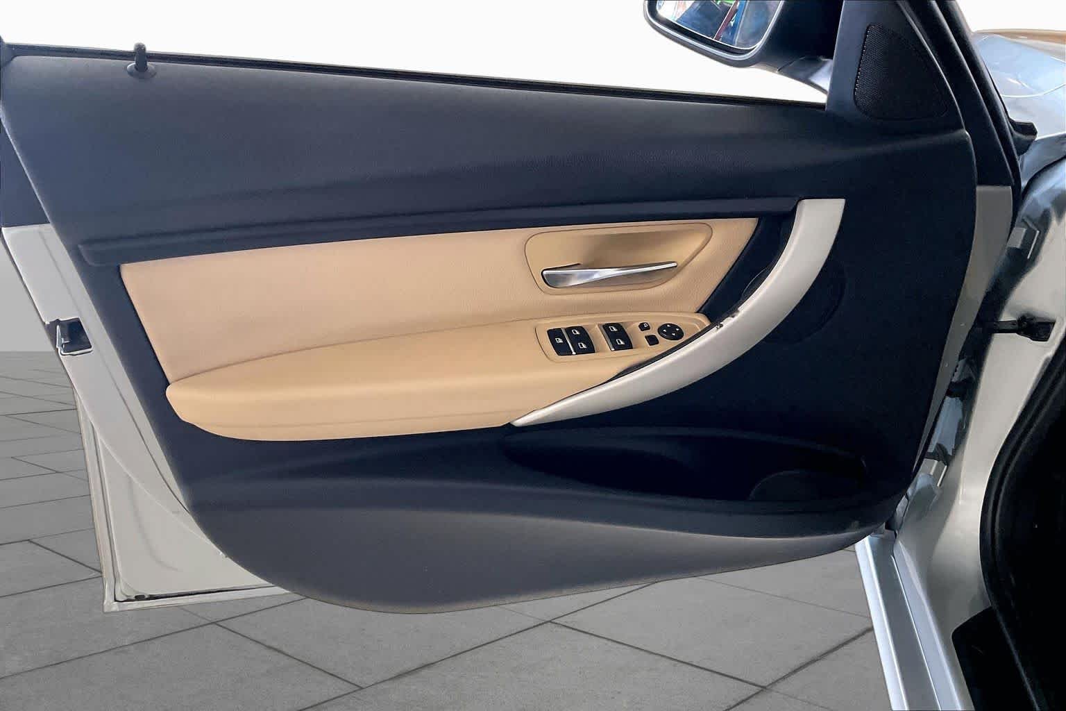 Used 2018 Glacier Silver Metallic BMW 320i image 20