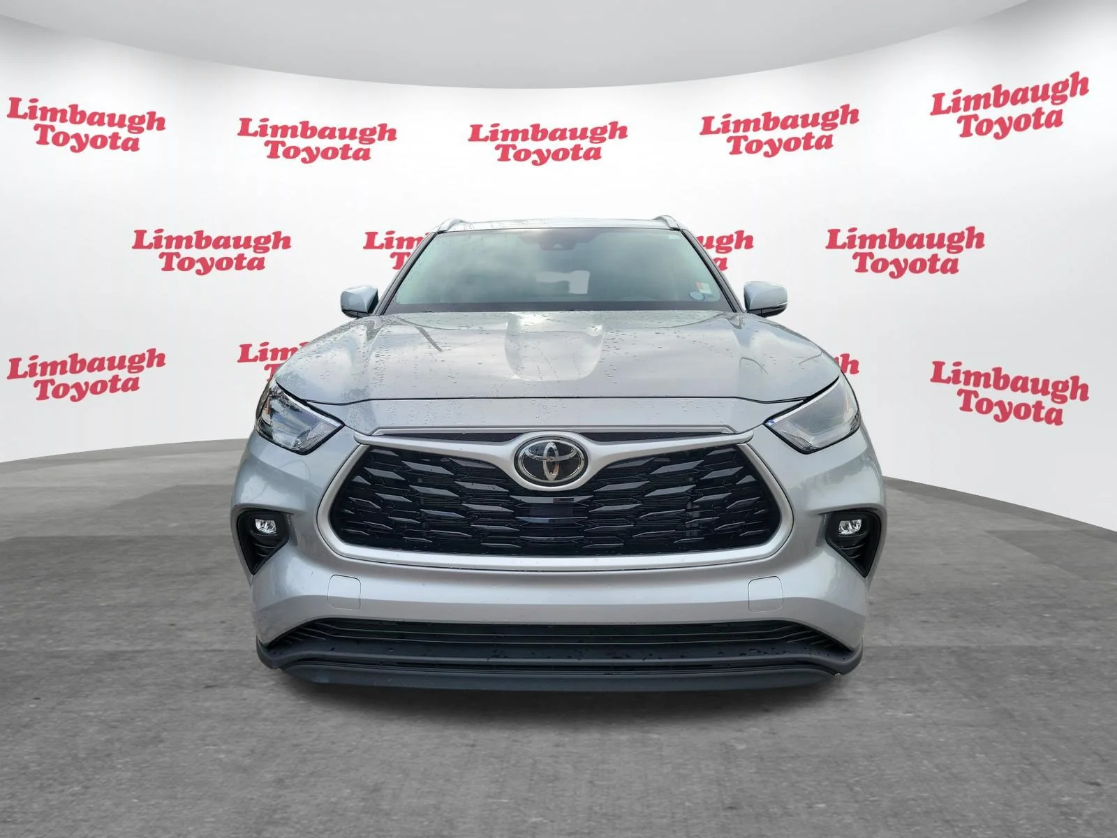 Used 2023 Silver Toyota XLE image 26