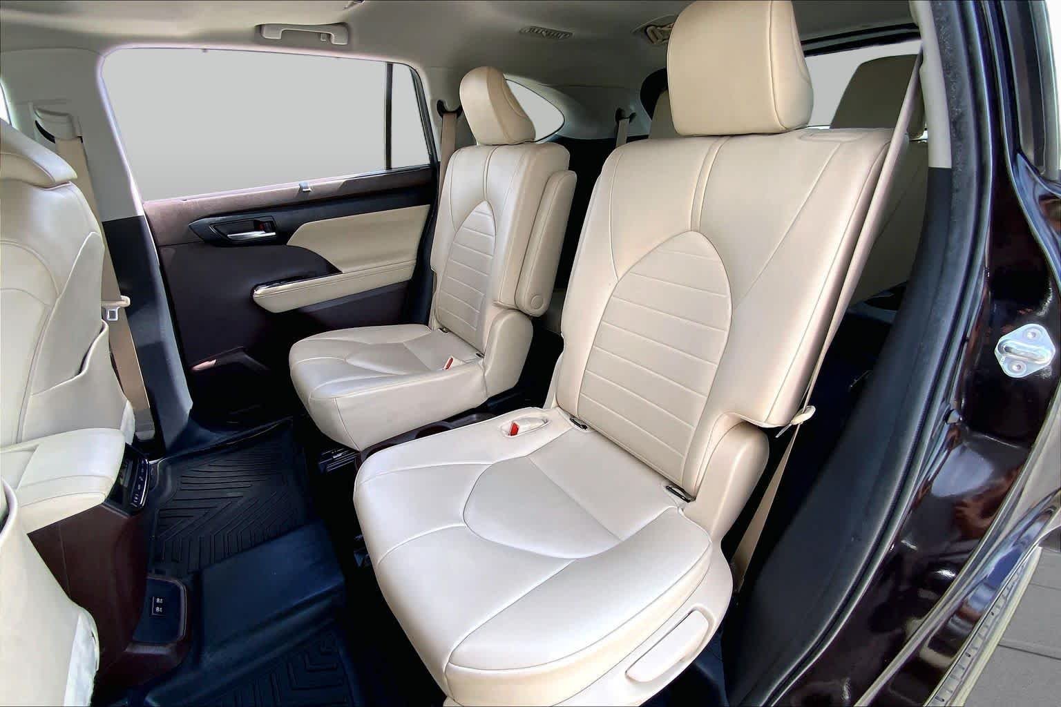 Used 2020 Opulent Amber Toyota XLE image 20