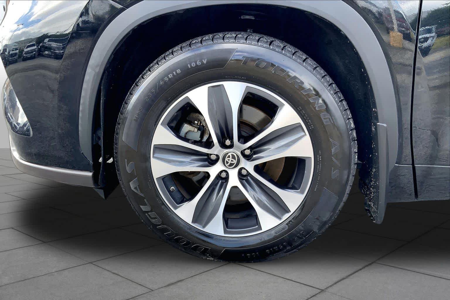 Used 2020 Midnight Black Metallic Toyota XLE image 11