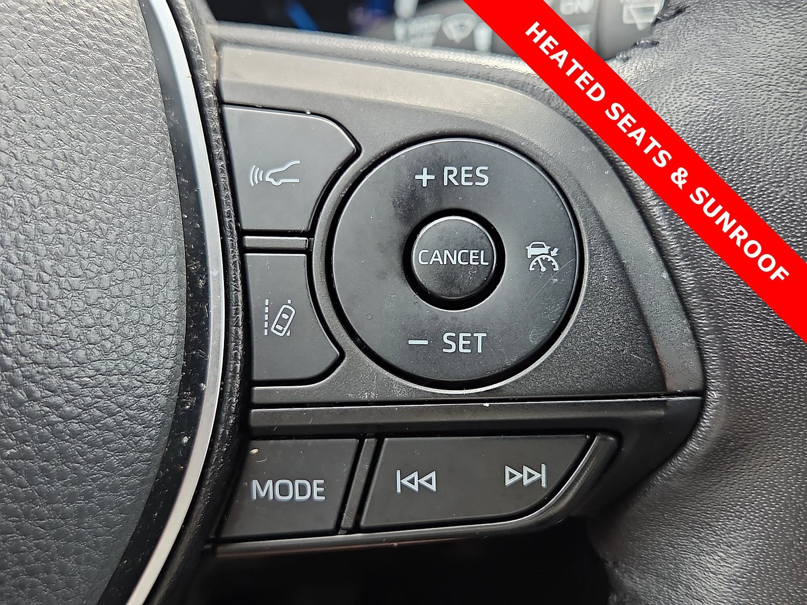 Used 2022 Blizzard Pearl/Midnight Black Metallic Toyota Hybrid XSE image 22