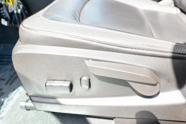 Used 2022 Summit White GMC AT4 w/Leather image 17