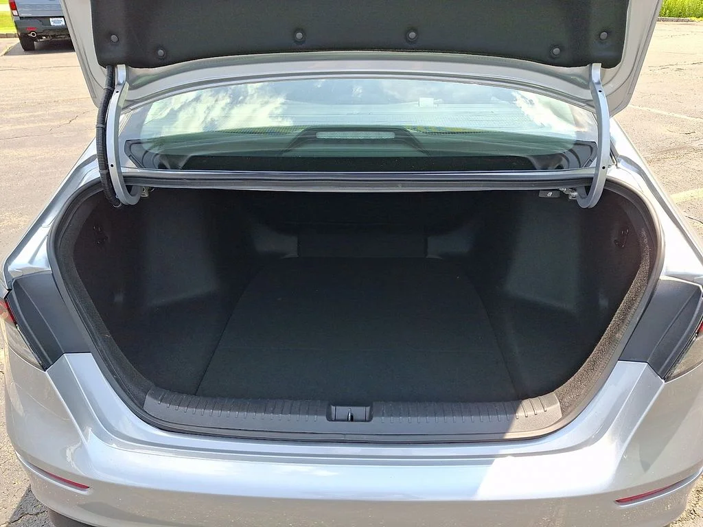 Certified Used 2024 Solar Silver Metallic Honda LX image 27