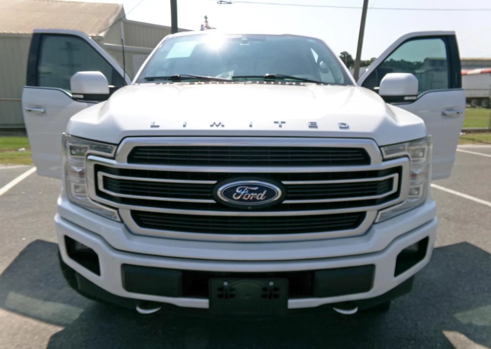 Used 2019 White Platinum Metallic Tri-Coat Ford Limited image 6