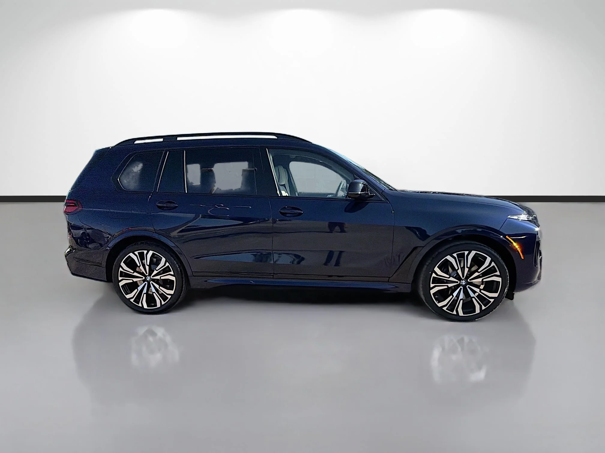 New 2027 Tanzanite Blue II Metallic BMW M60i image 2