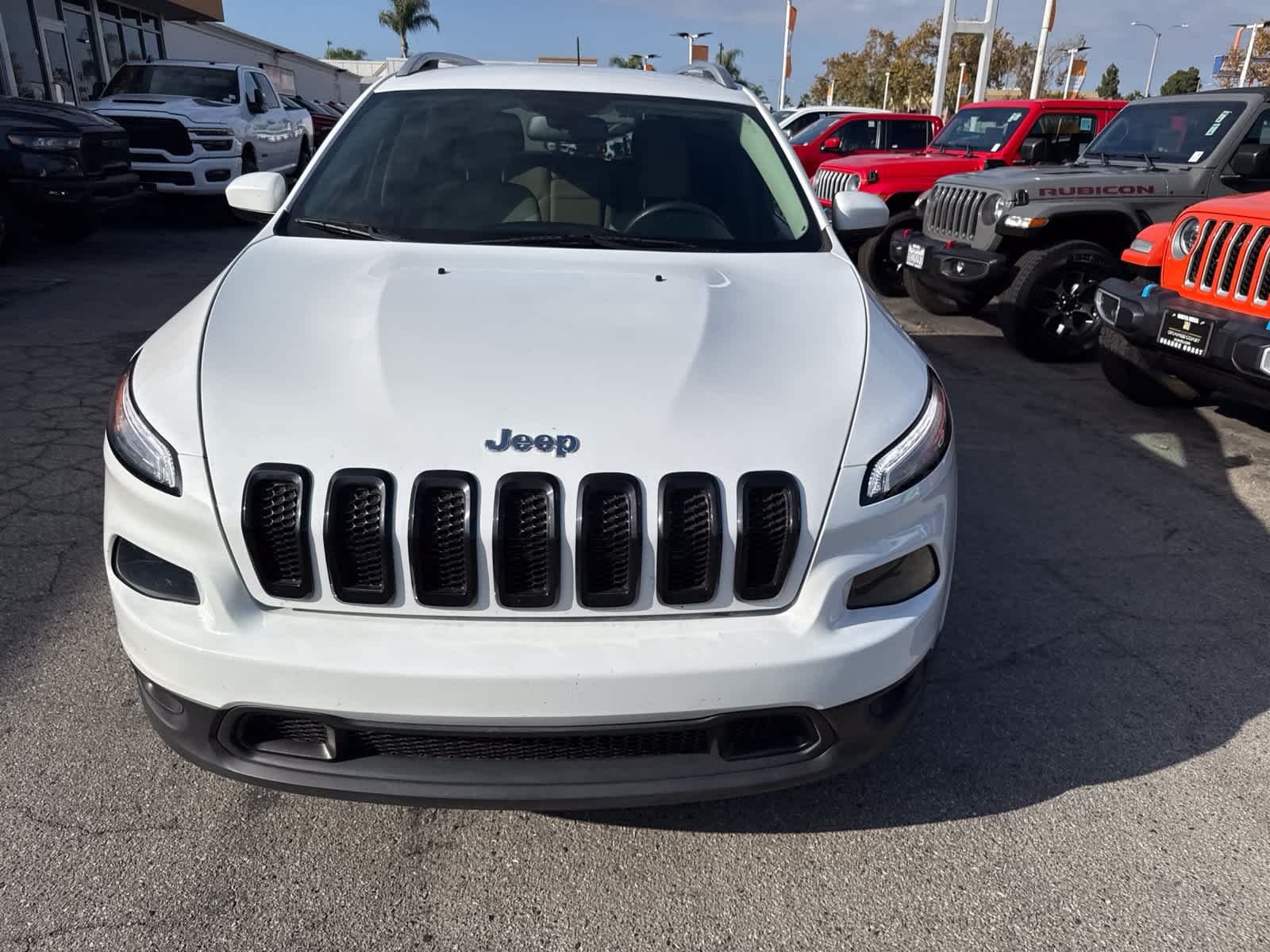 Used 2018 Bright White Clearcoat Jeep Latitude image 3