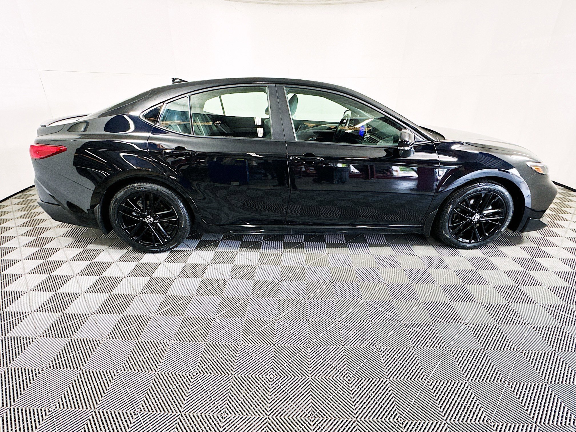 2025 Toyota Camry thumbnail 4