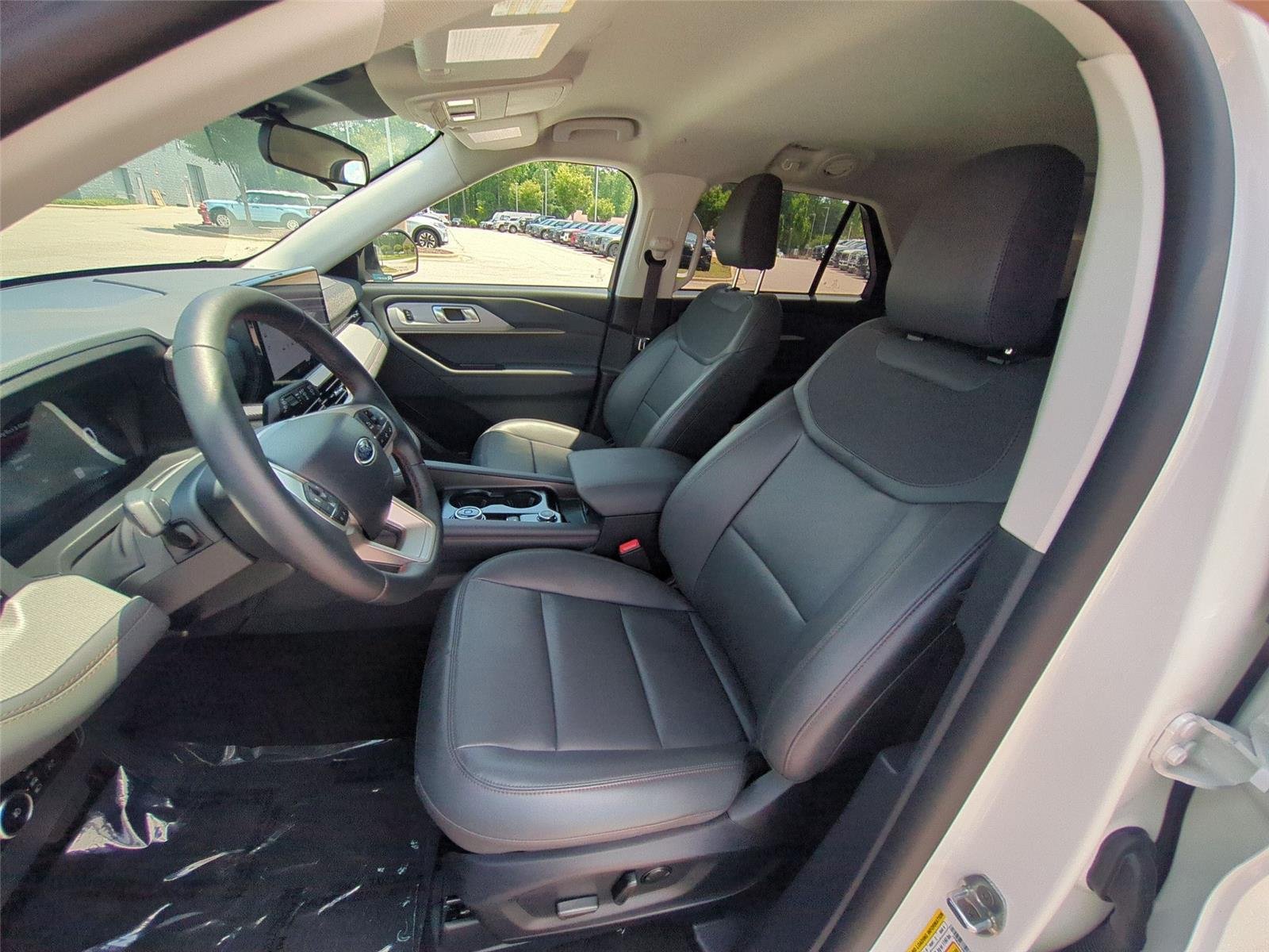 New 2026 Star White Metallic Tri-Coat Ford Active image 18