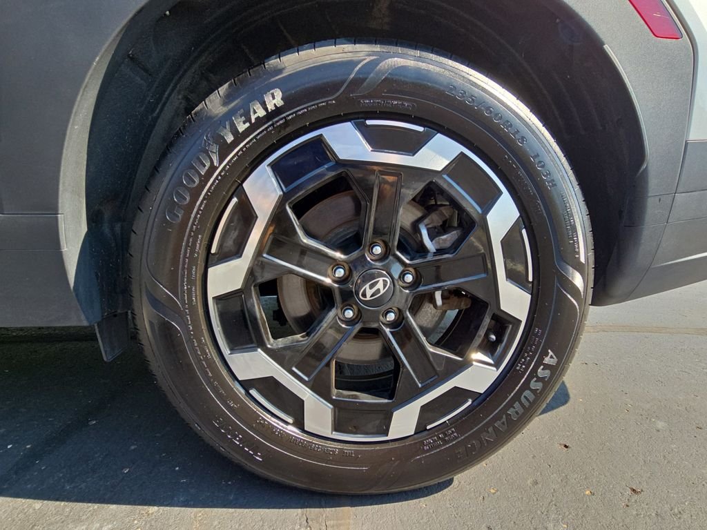 Used 2025 Silver Hyundai SEL image 35