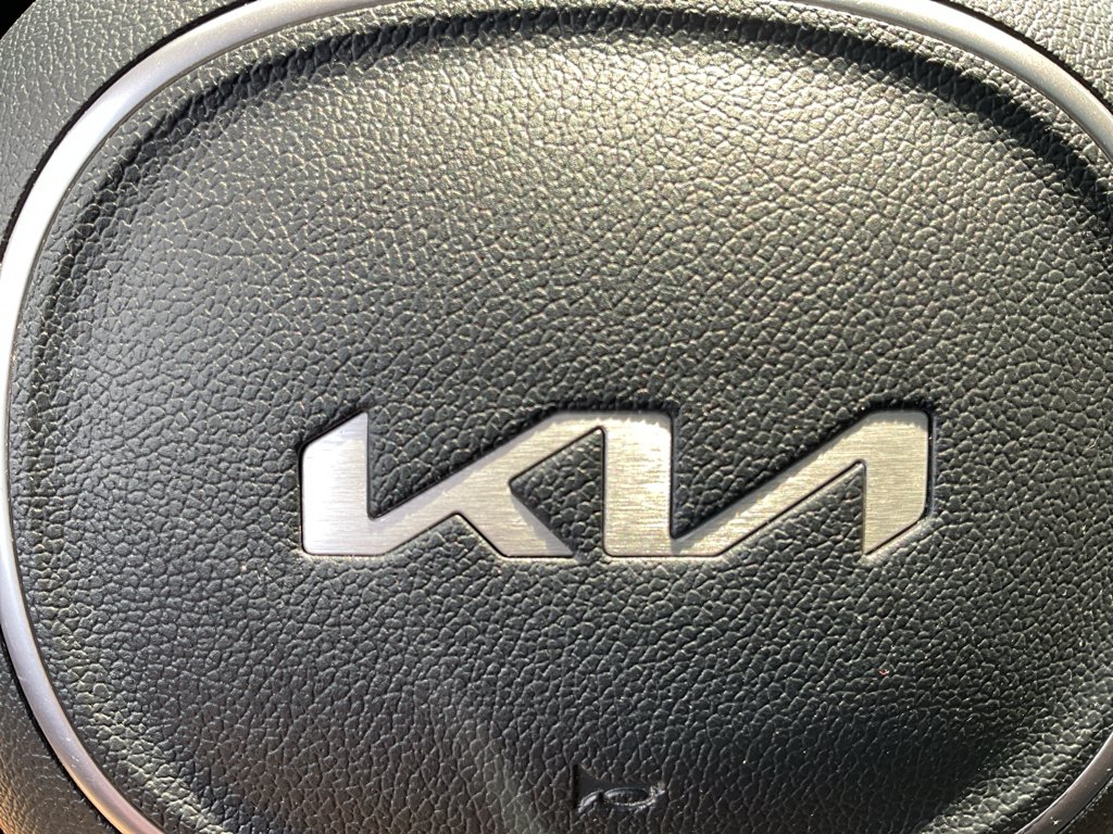 Used 2022 Wolf Gray Kia SX image 36