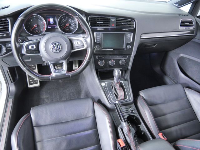 Used 2017 White Volkswagen SE image 4