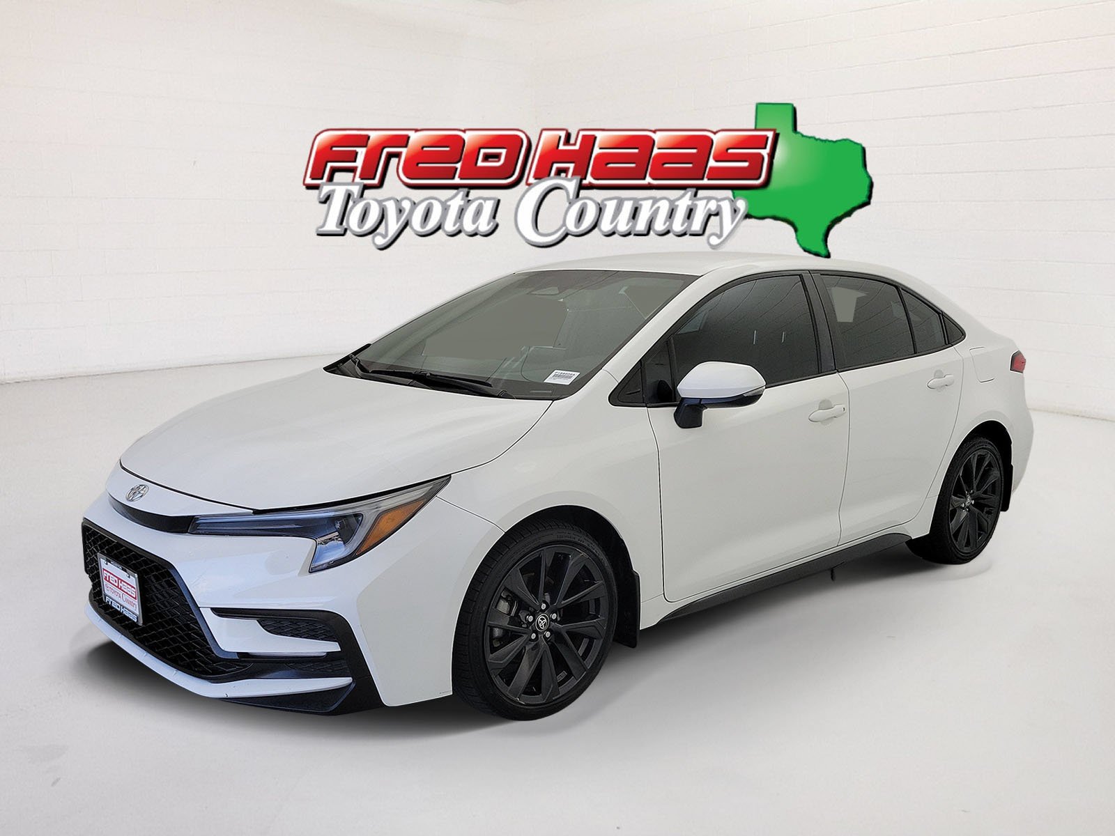 Used 2024 Ice Cap Toyota SE image 1