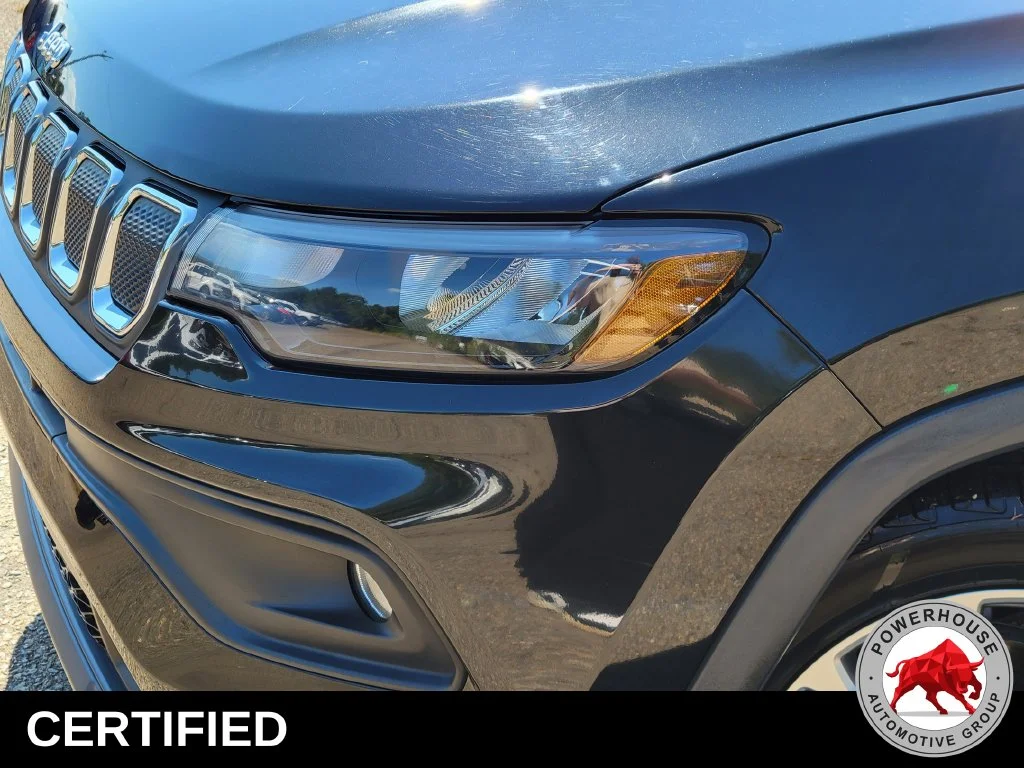 Used 2022 Black Jeep Latitude Lux image 11