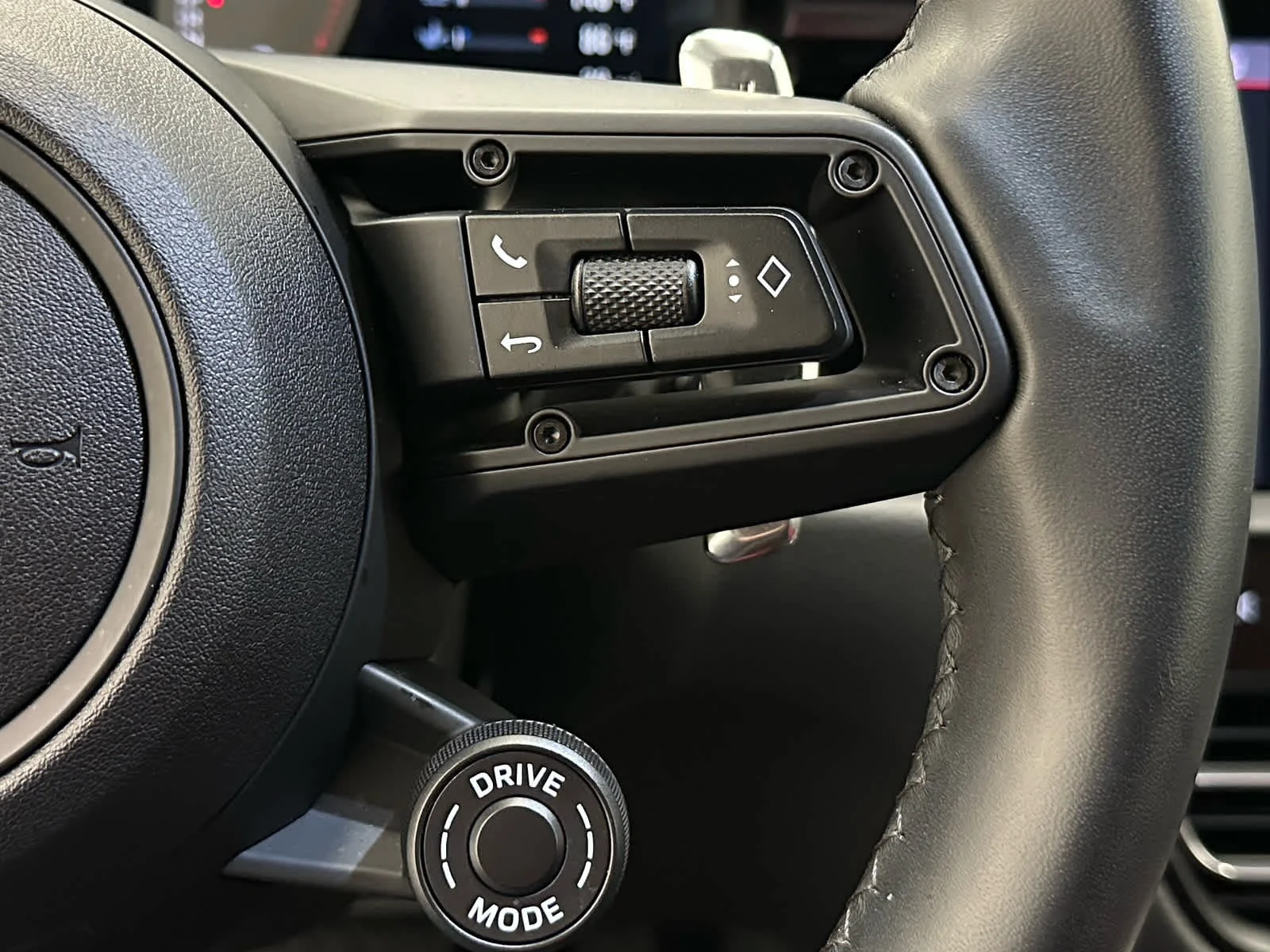 2024 Porsche Macan S - Photo 26
