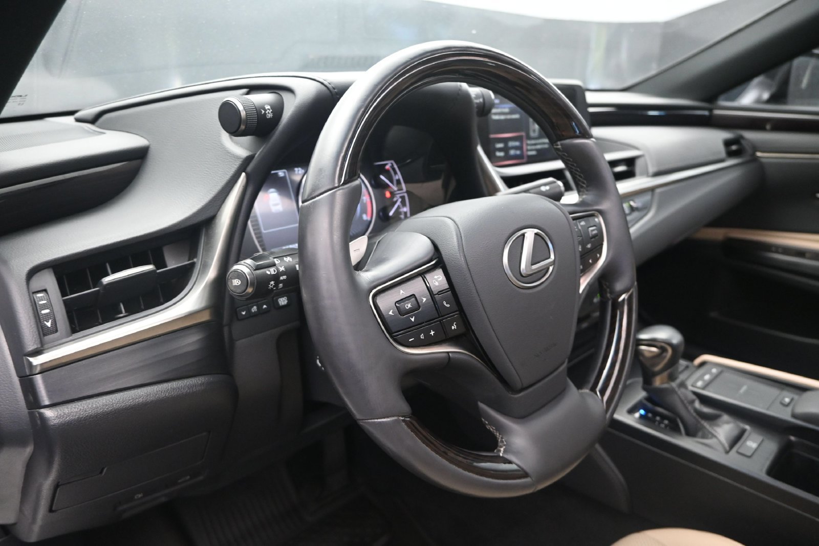 2021 Lexus ES 350 - Photo 12