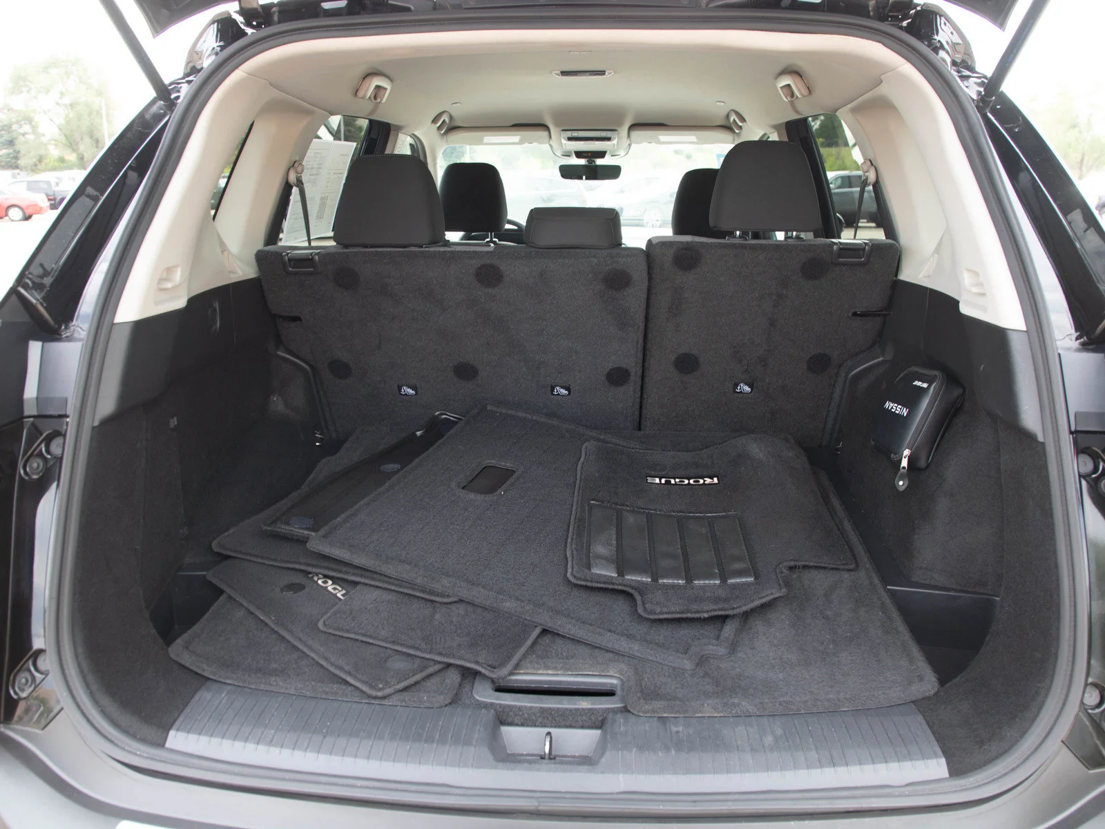 Used 2022 Super Black Nissan SV image 11