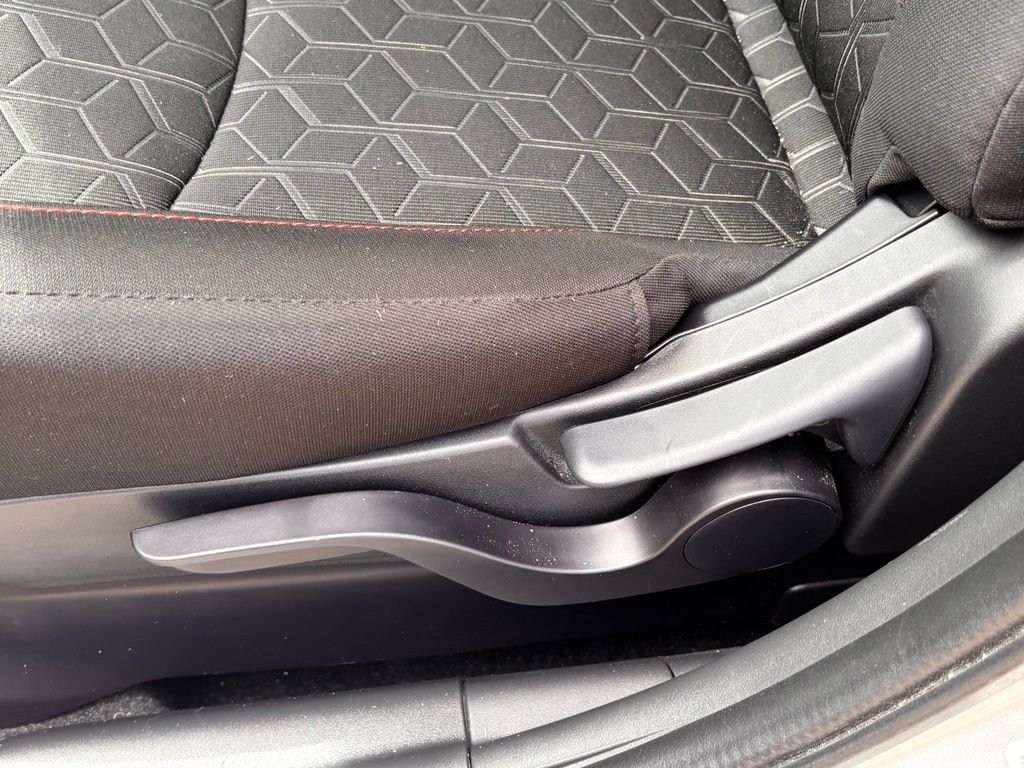 Used 2026 Silver Mitsubishi  image 24