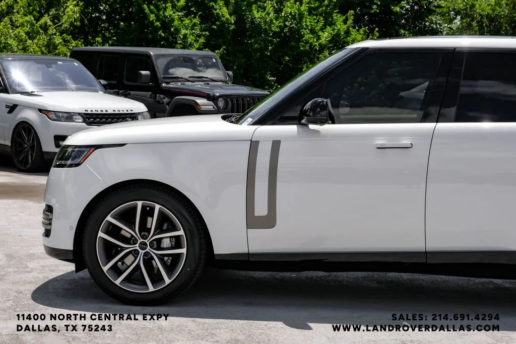 New 2026 Fuji White Land Rover SE image 12