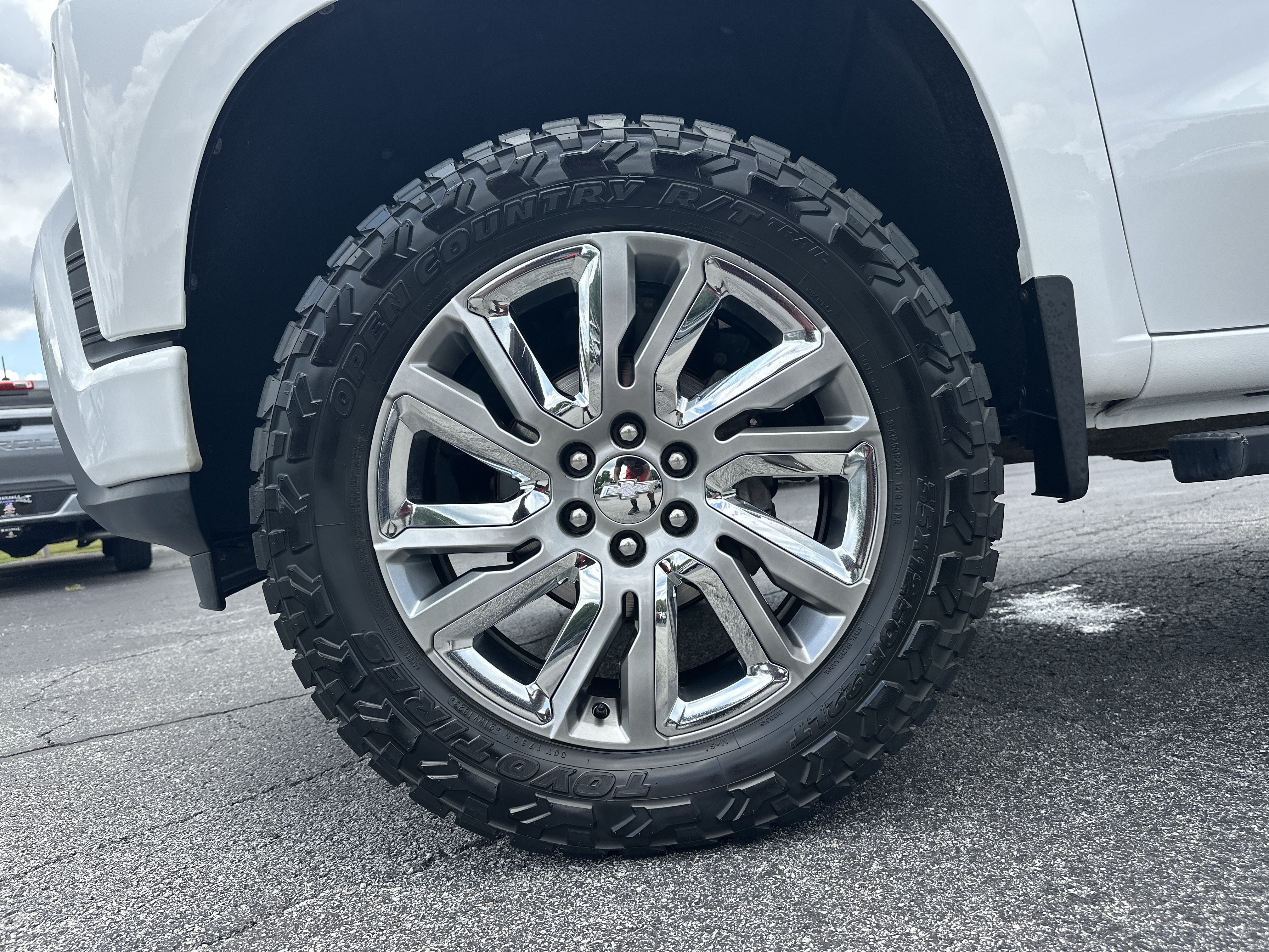 Used 2019 SUMMIT WHITE Chevrolet RST image 11