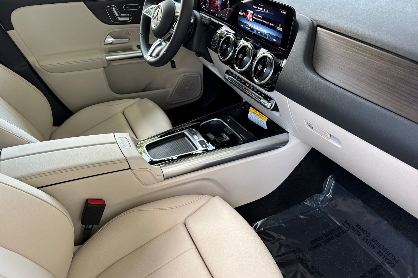 New 2026 Polar White Mercedes-Benz GLA 250 image 9