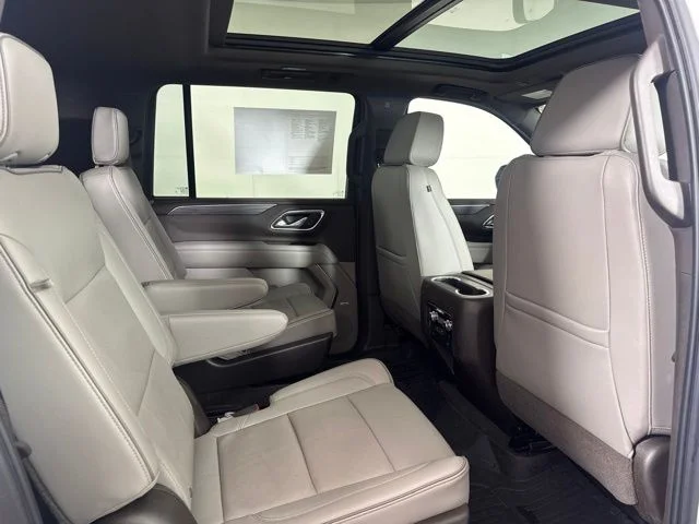Certified Used 2021 White Frost Tri-Coat GMC SLT image 5