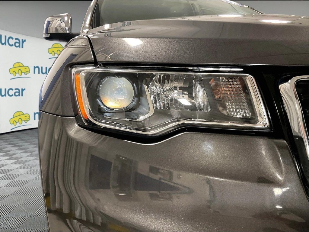 Used 2018 Gray Jeep Limited image 34