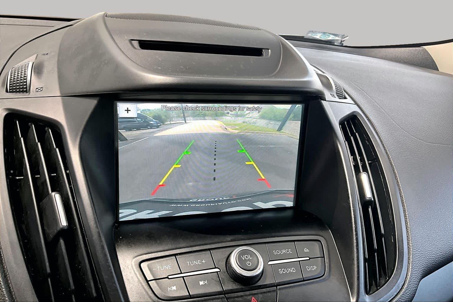 Used 2018 Magnetic Metallic Ford SE image 26
