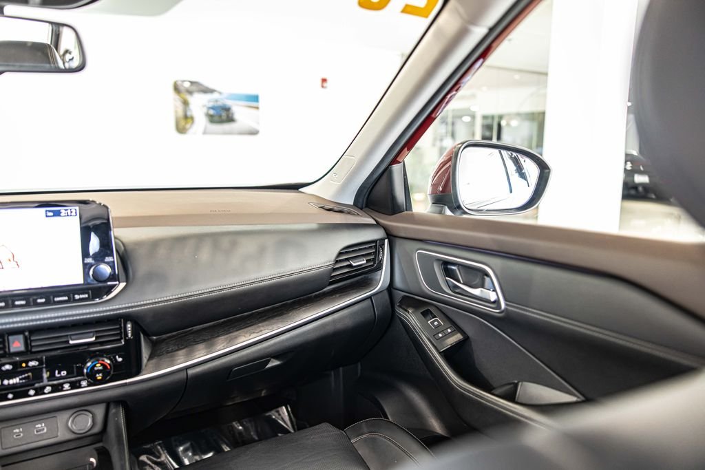 Used 2023 Red Nissan Platinum image 39