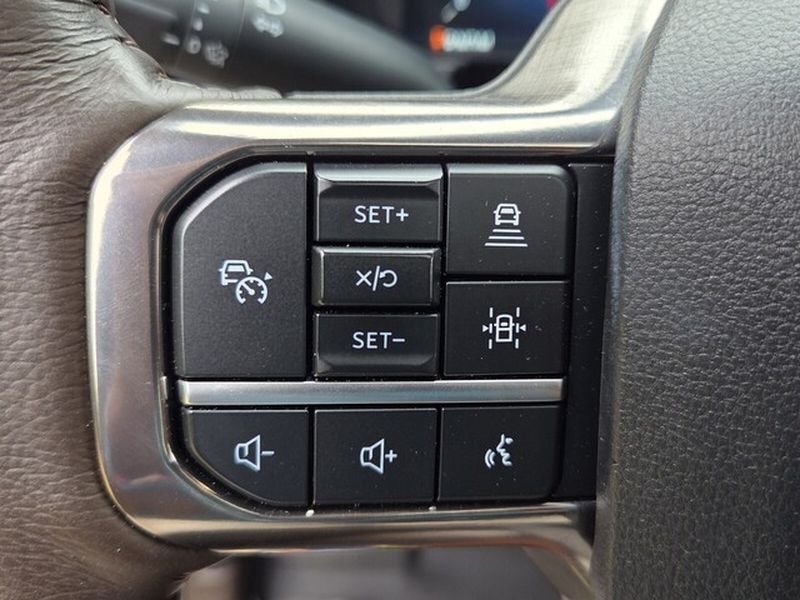 Used 2025 Agate Black Metallic Ford King Ranch image 21