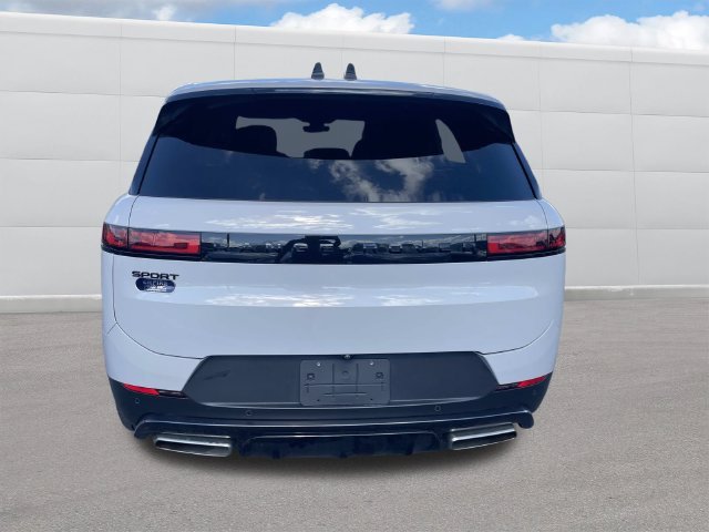 Used 2025 Silver Land Rover SE image 4