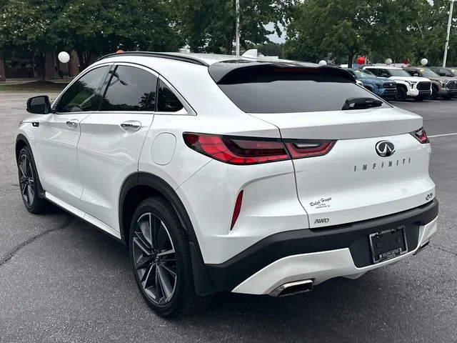 Used 2025 White INFINITI ESSENTIAL image 5