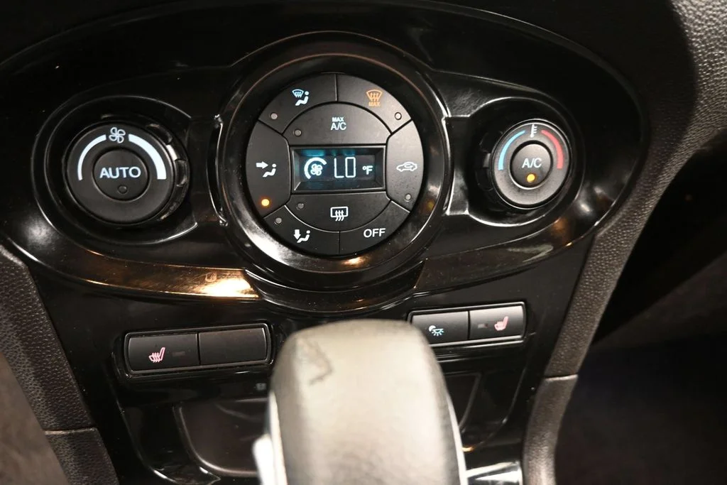 Used 2015 Blue Ford SE image 20