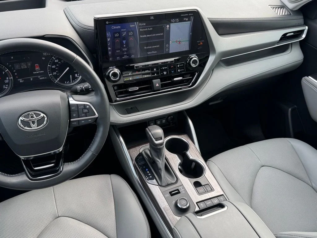 Used 2021  Toyota Platinum image 29