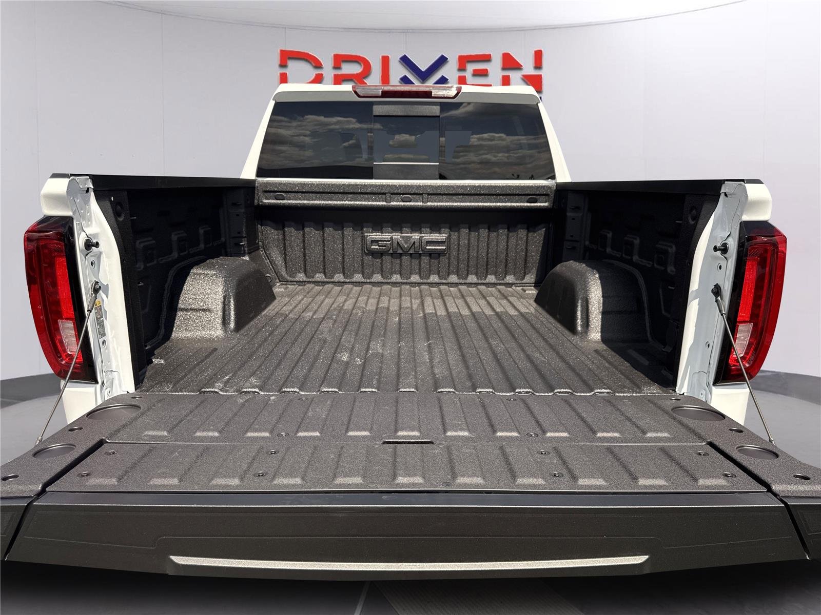 New 2026 Summit White GMC SLT image 33