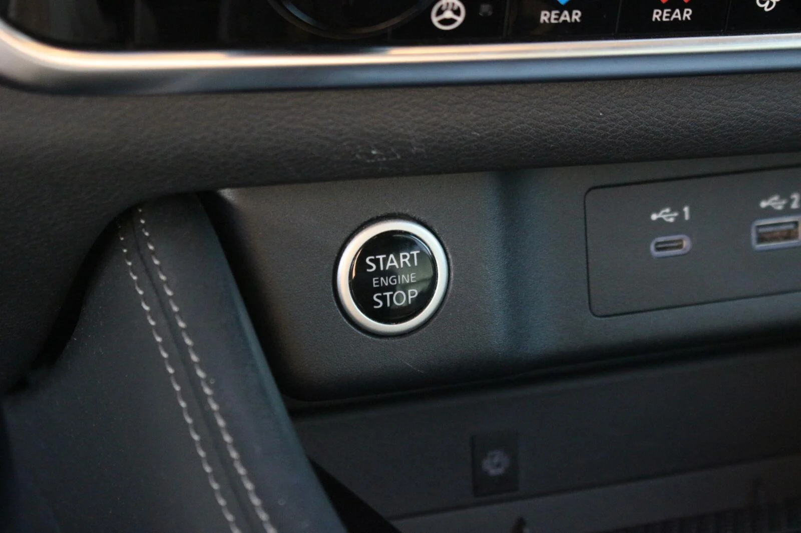 Used 2022 Gold Nissan Platinum image 29