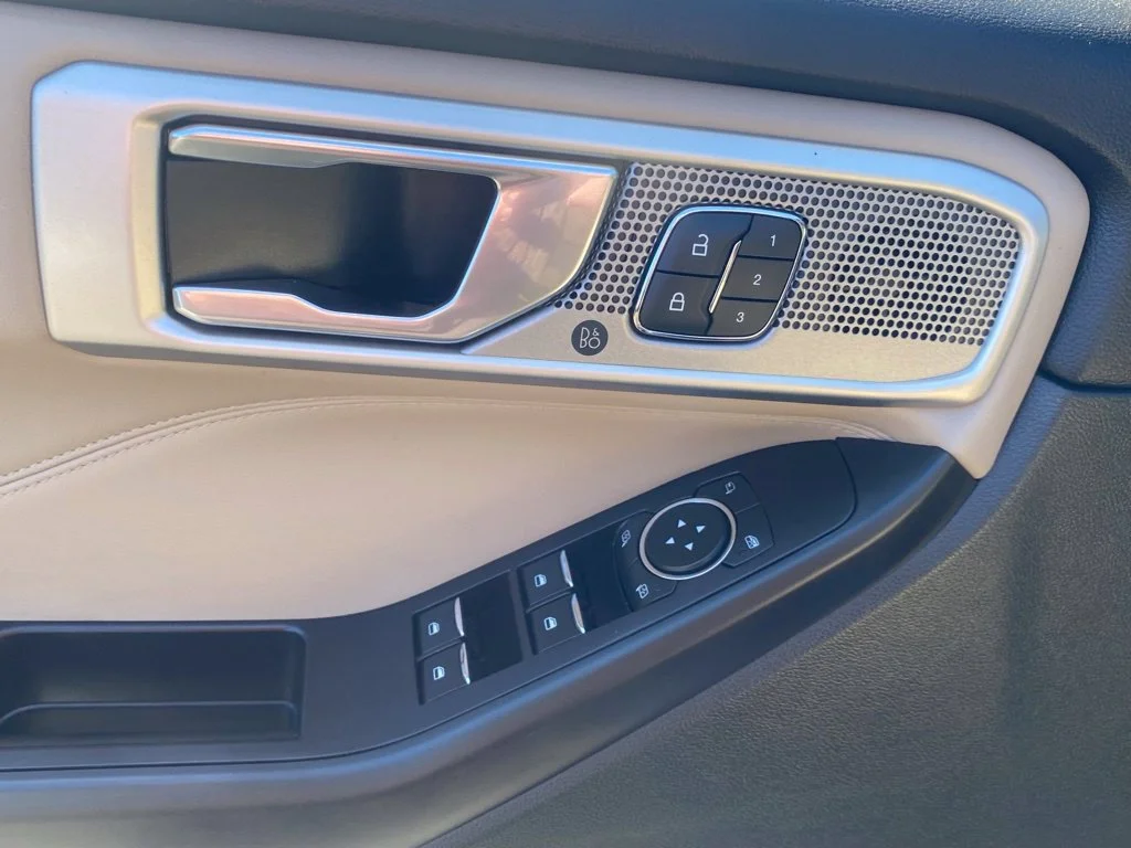 Used 2020 White Ford Limited image 20