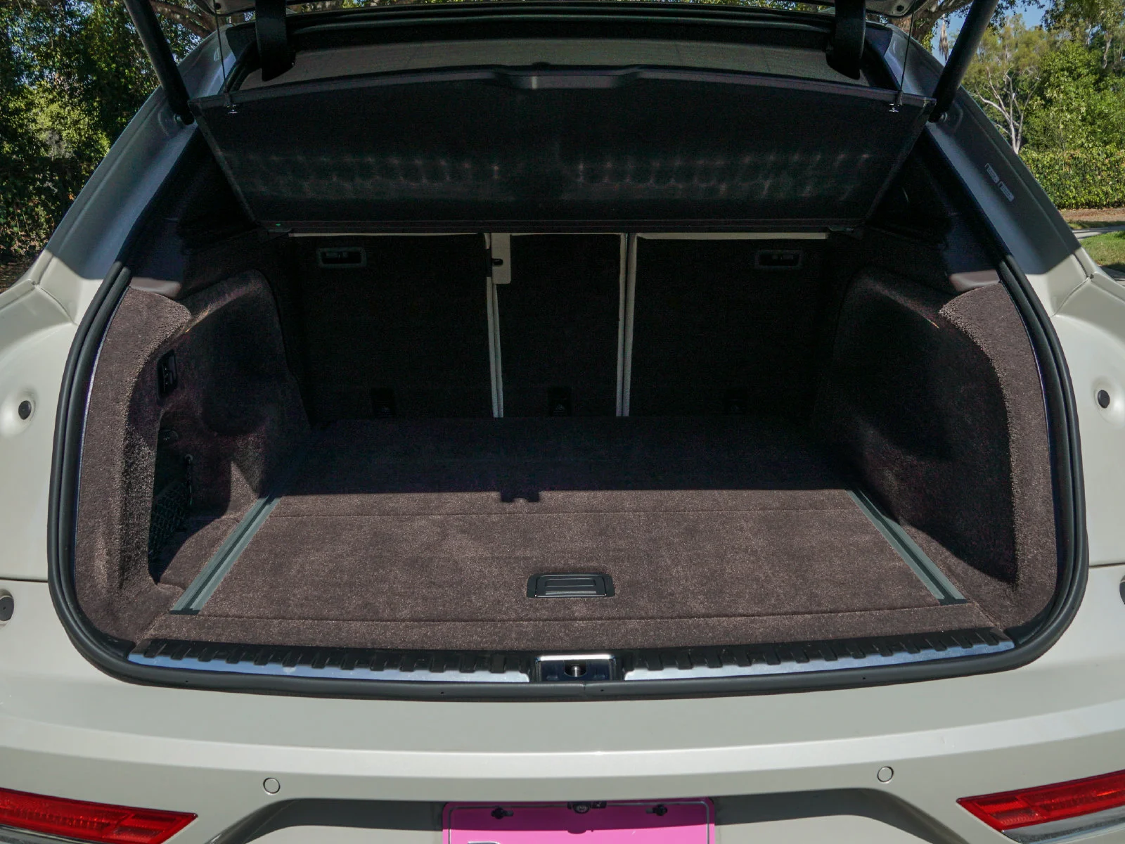 Certified Used 2023 White Sand by Mulliner Bentley  image 30