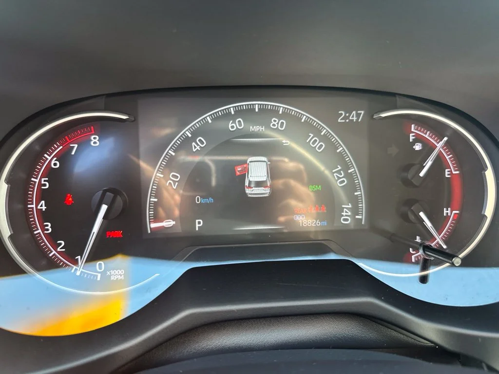 Used 2025 Black Toyota XLE Premium image 21