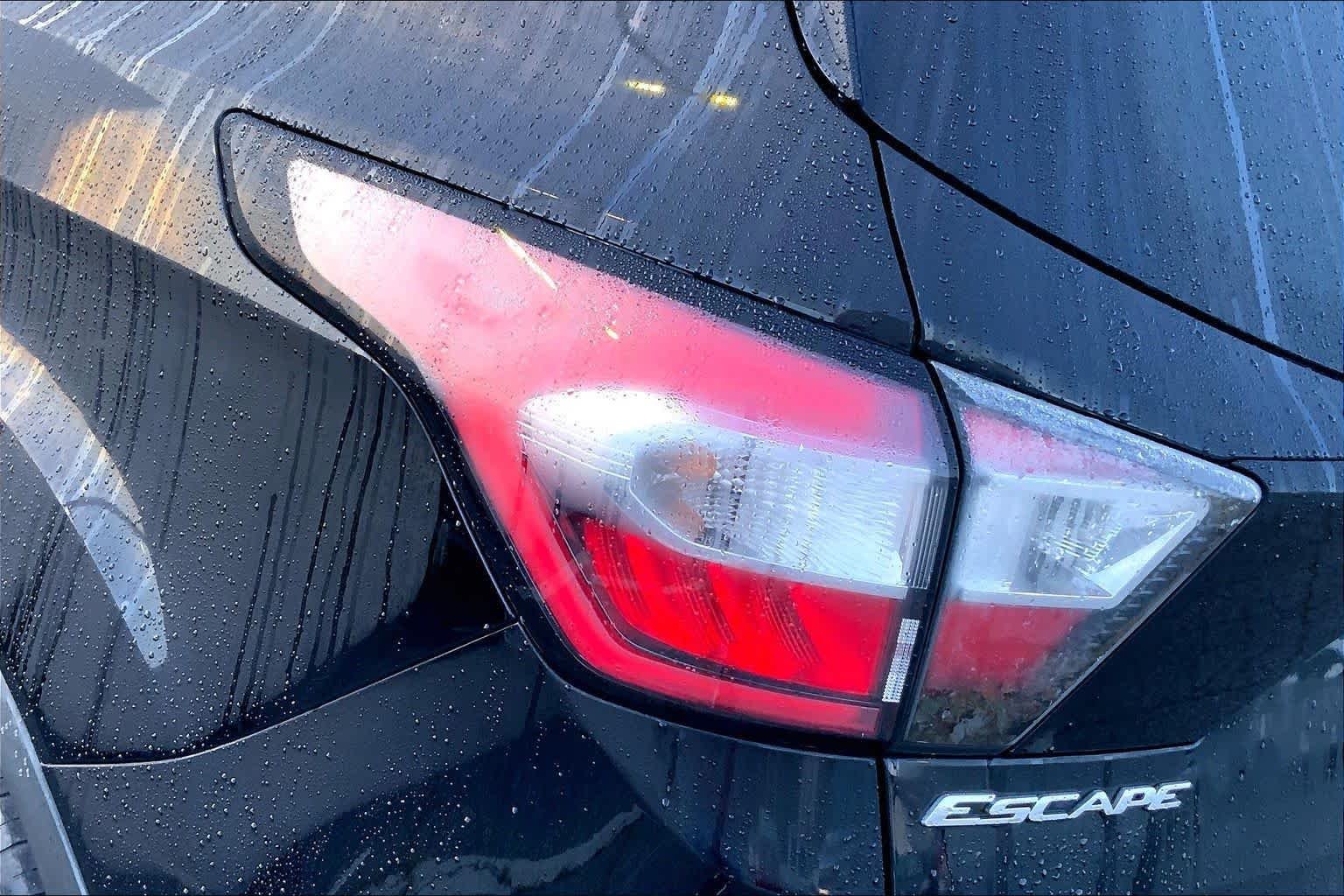 Used 2017 Shadow Black Ford SE image 26