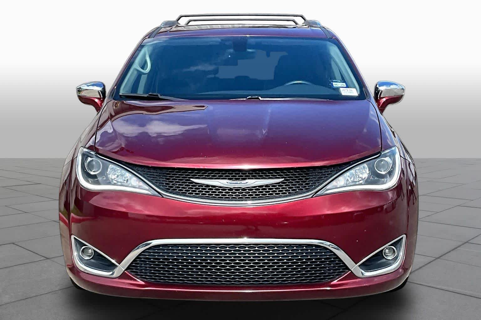 Used 2018 Velvet Red Pearlcoat Chrysler Limited image 4