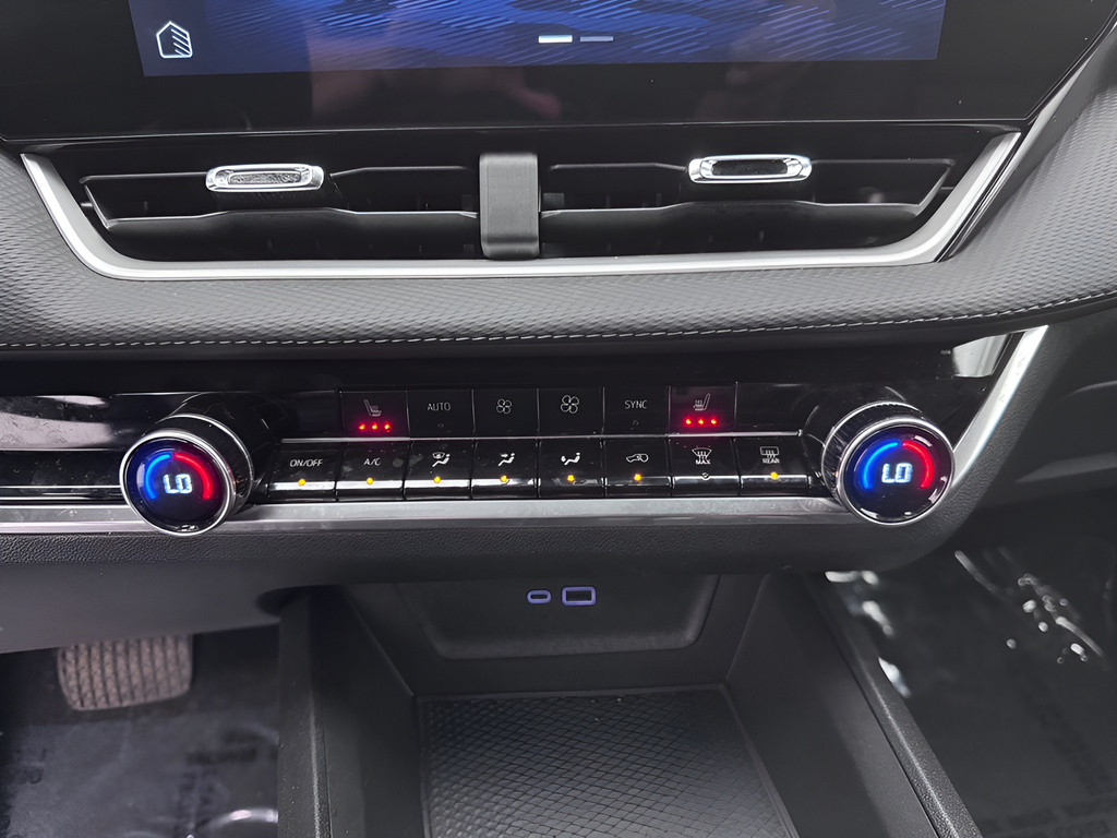 Used 2025 Lakeshore Blue Chevrolet LT image 18