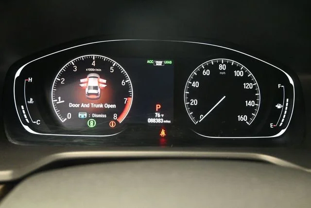 Used 2018 Red Honda EX-L 2.0T image 11