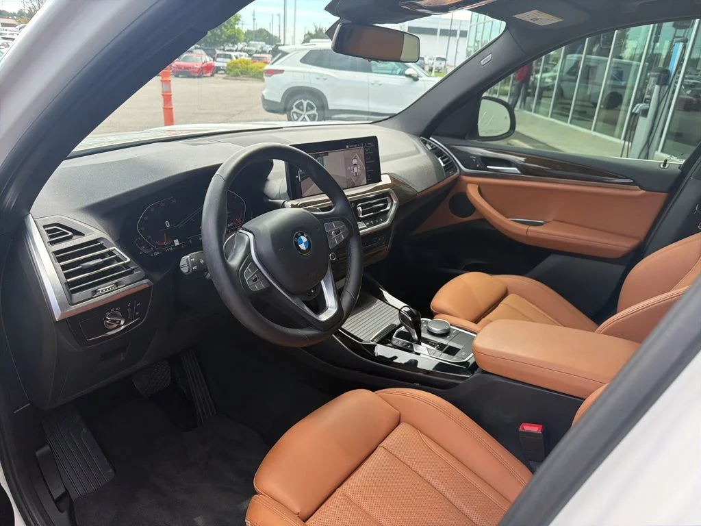 Used 2023 White BMW sDrive30i image 16