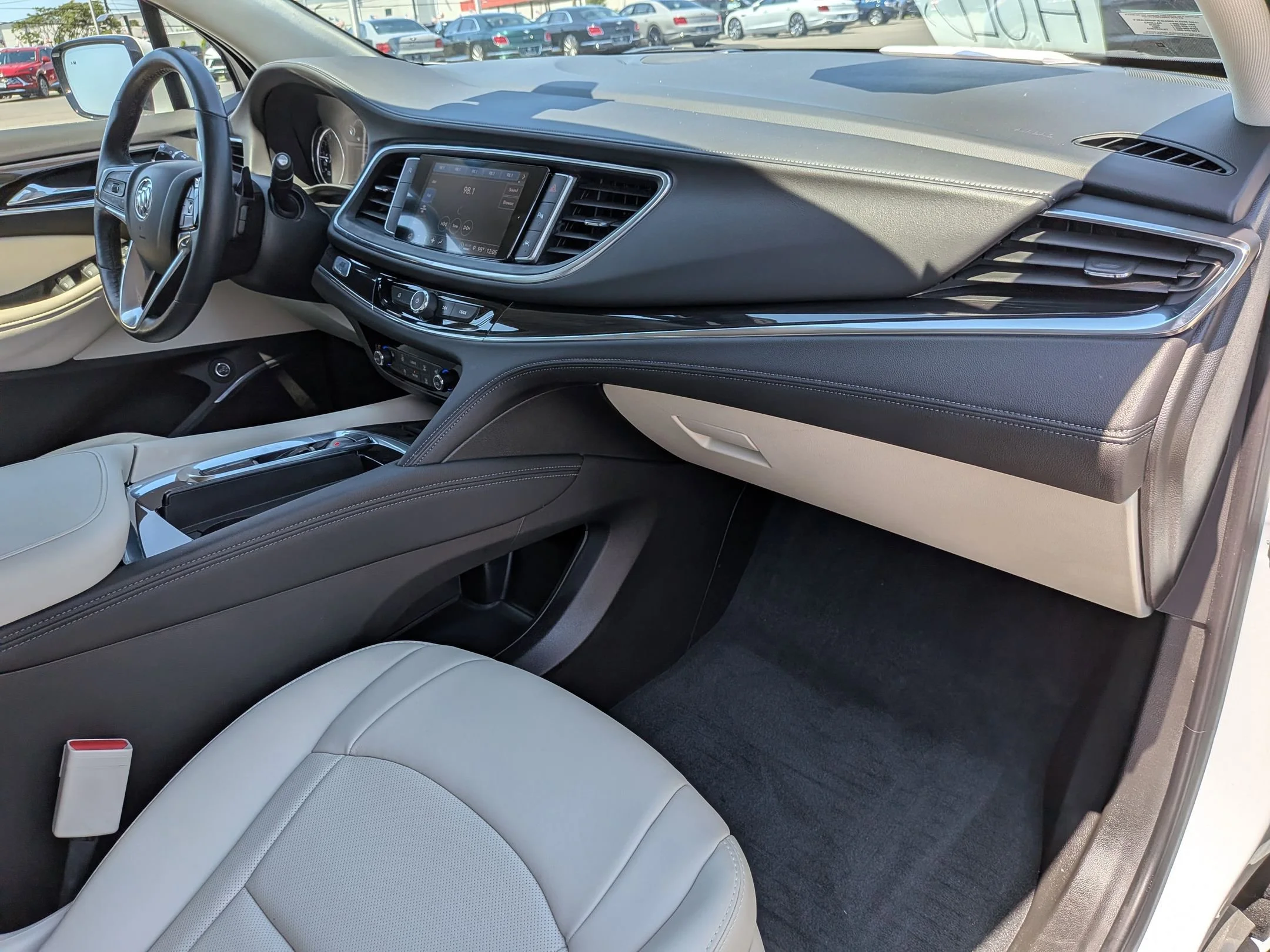 Used 2023 Summit White Buick Essence image 28