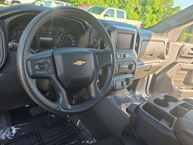 Used 2025 White Chevrolet Custom image 17