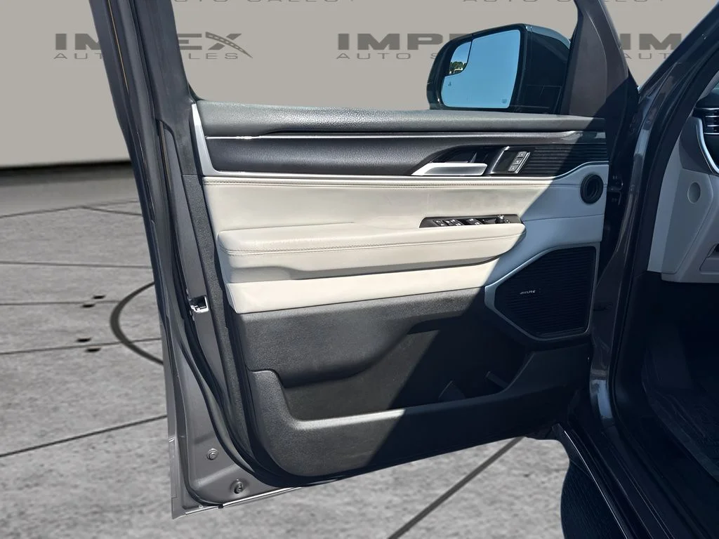 Used 2024 Gray Jeep Base image 24