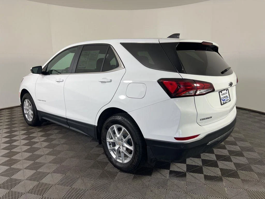 Used 2024 Summit White Chevrolet LT image 7