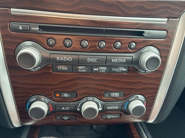 Used 2017 Caspian Blue Nissan Platinum image 22