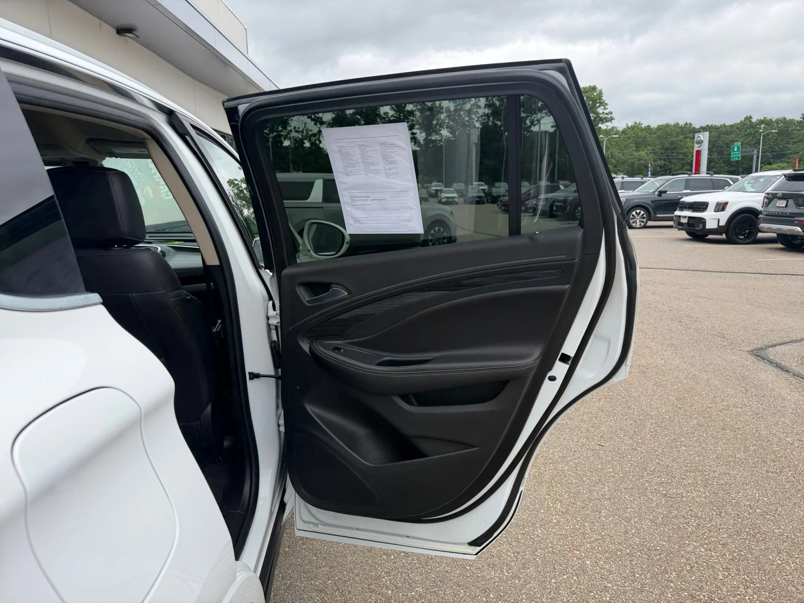Used 2017 Summit White Buick Essence image 34