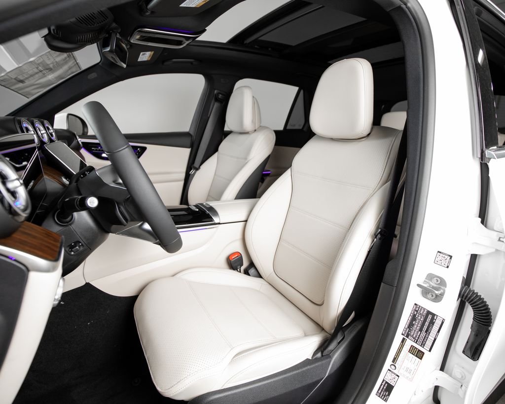 New 2026 Polar White Mercedes-Benz GLC 300 image 5